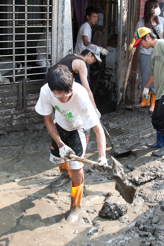 Clearing the mud from the Tsai's house